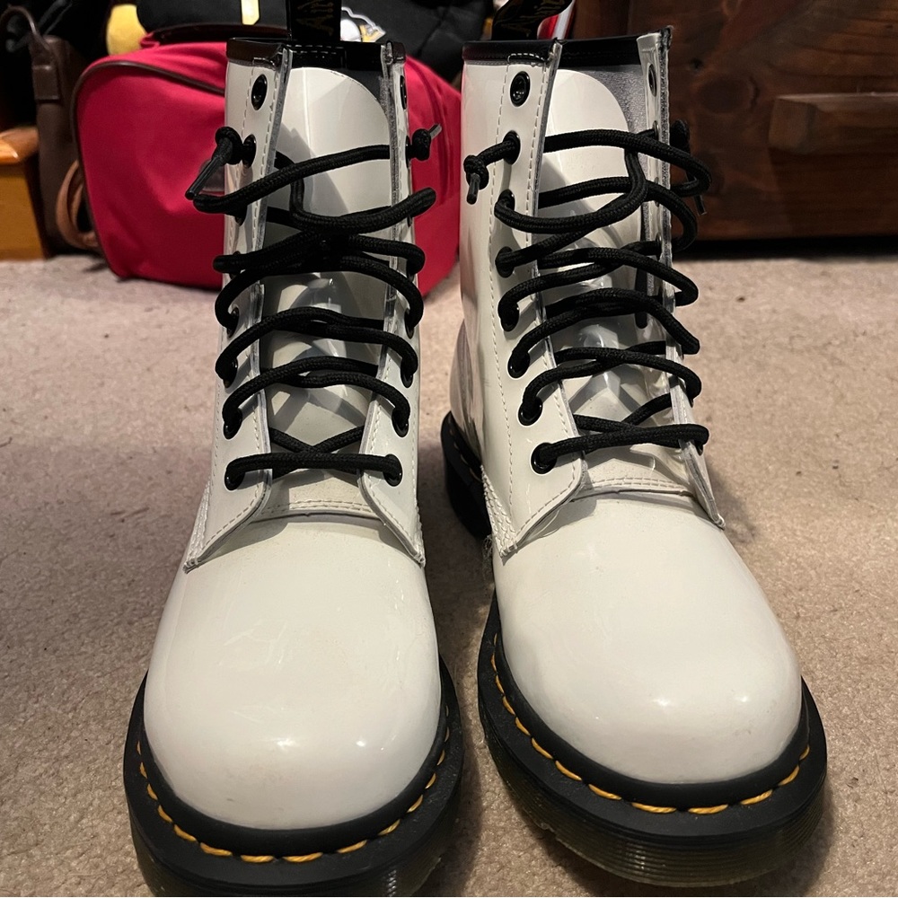 Beautiful white Dr Martens…size 7!!!